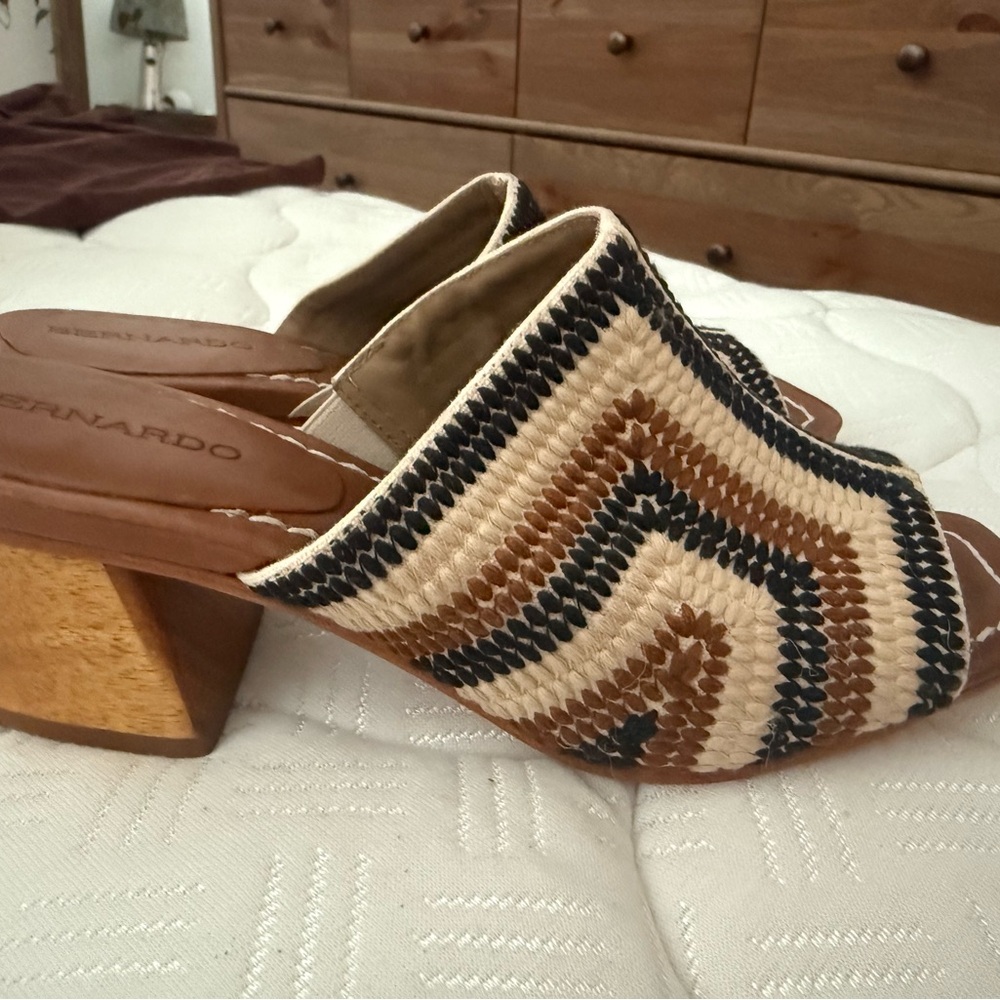 Size 8 unworn Bernardo sandal heel